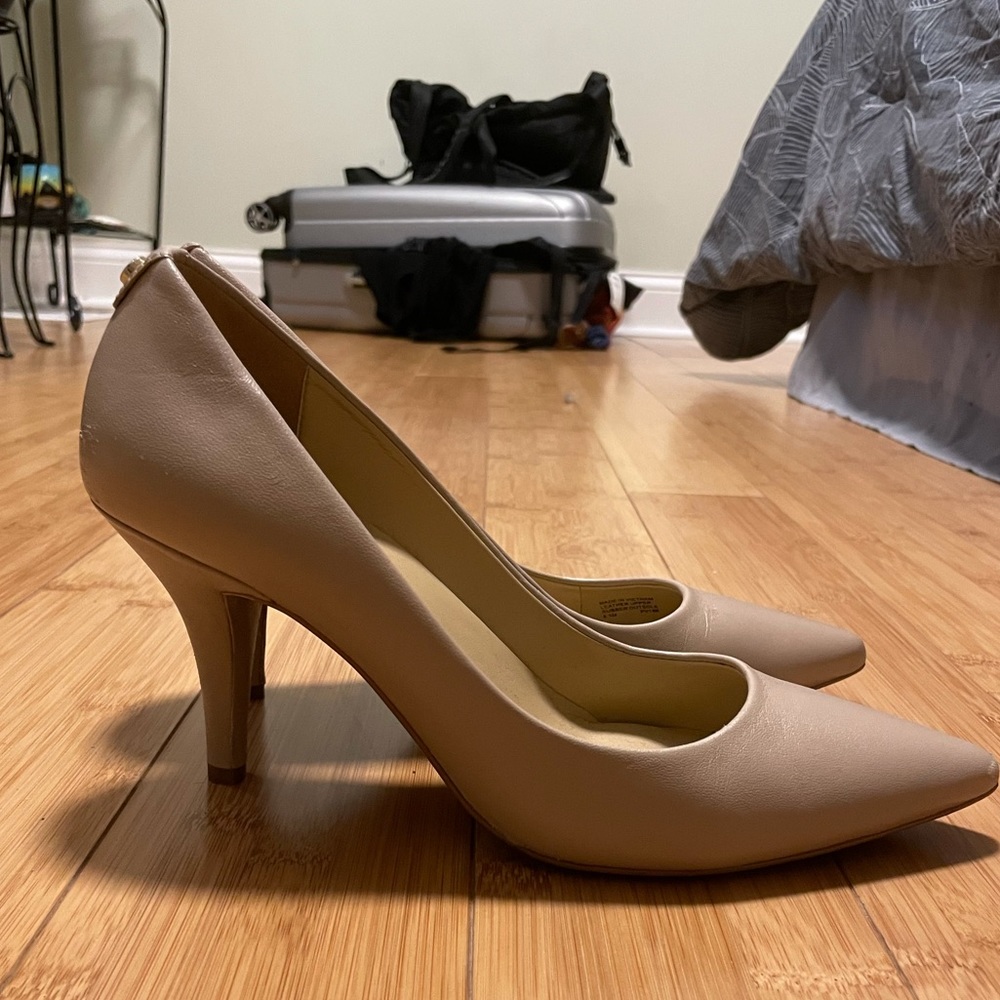 Tan Michael Kors Pumps